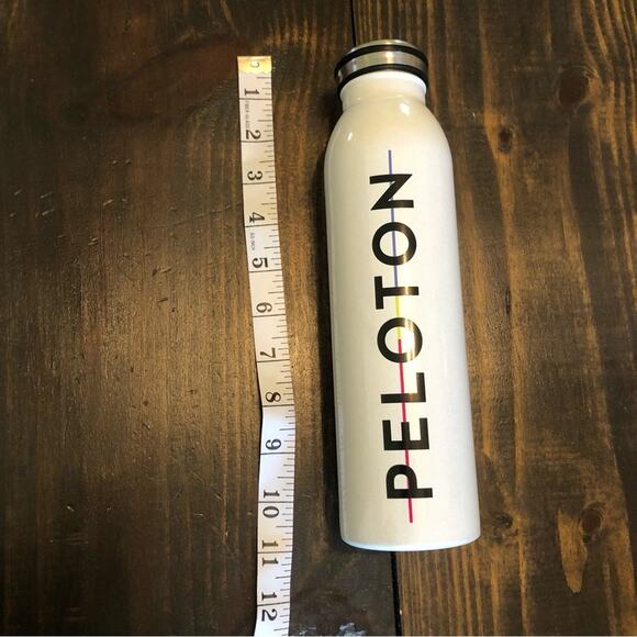New Peloton Stainless 20oz Water Bottle Exercise Workout Cycling Cross-training - Picture 2 of 6